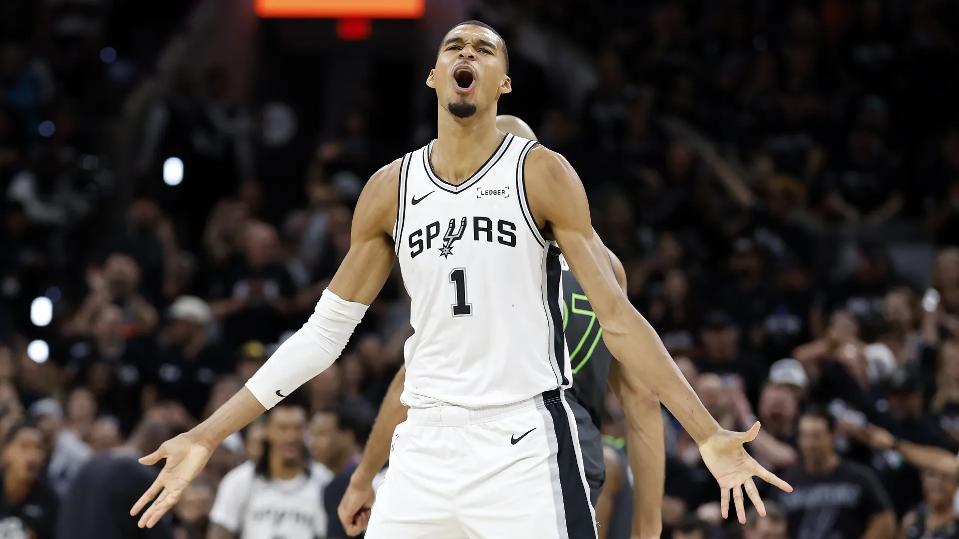 Knicks Escape San Antonio, Take 2-0 Lead